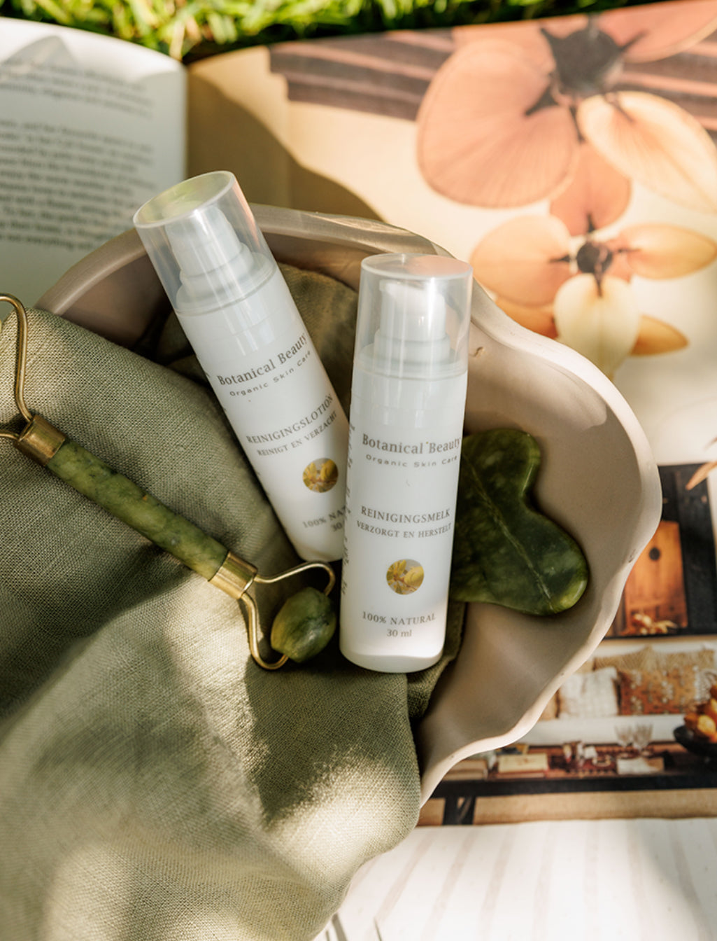 Toilettasje met travel size Reinigingsmelk en -lotion