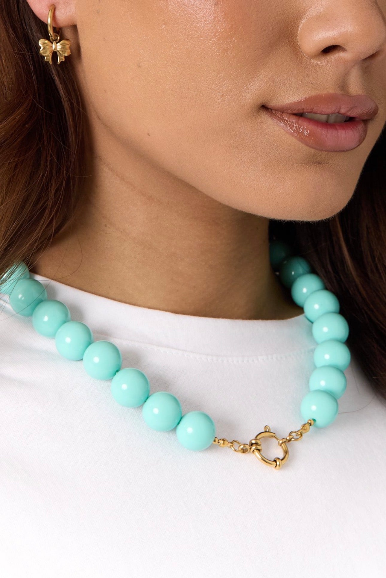 Ketting met grote kralen en frontsluiting